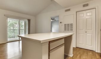 3305 WYNDHAM Cir 353, Alexandria, VA 22302