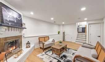 1942 Trail Ridge St, Arlington Heights, IL 60004