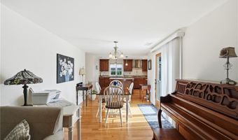 336 Dover Ave, East Providence, RI 02914