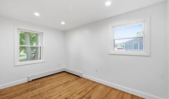 445 Lincoln Dr, Cheshire, CT 06410