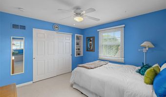 647 Waterford Ridge Dr, Ballwin, MO 63021