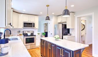 7 Court Ave, Barrington, RI 02806