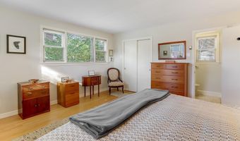 2700 N DINWIDDIE St N, Arlington, VA 22207
