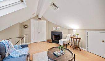 1403 E ABINGDON Dr 6, Alexandria, VA 22314