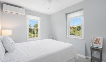 28 Wilbur Ave, Newport, RI 02840