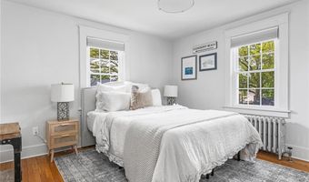 7 Florence Ave, Newport, RI 02840