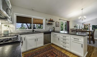 1000 Ivy Ln, Ashland, OR 97520