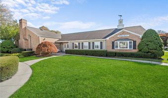 66 Harbor N, Amityville, NY 11701