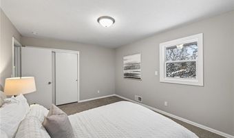 907 40th Ln, Anoka, MN 55303