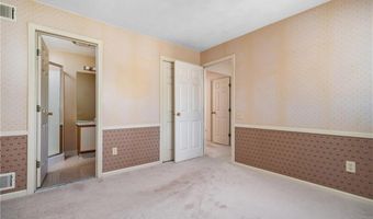 96 Nipmuc Trl B, North Providence, RI 02904