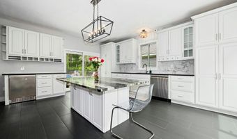 19 Elizabeth Dr, Auburn, MA 01501