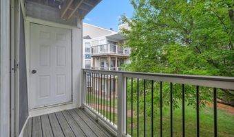 44152 NATALIE Ter 201, Ashburn, VA 20147