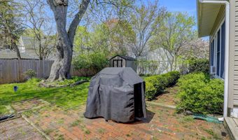 126 9th St, Belford, NJ 07718