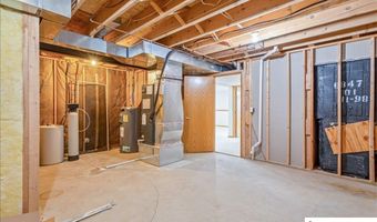 803 Clearwater Cir, Beatrice, NE 68310