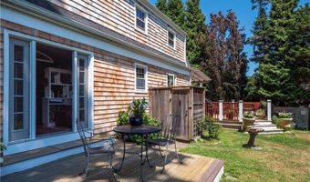 7 Boulevard E, Middletown, RI 02842