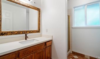 2318 S Hampton Cir, Santa Rosa, CA 95401