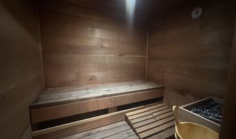 17 Frontier St, Diamondville, WY 83116