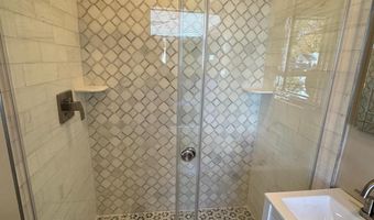 5612 NAMAKAGAN Rd, Bethesda, MD 20816