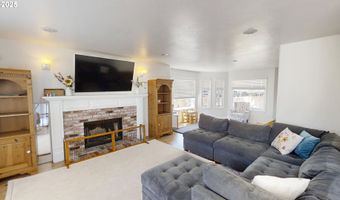 947 3RD St, Brookings, OR 97415
