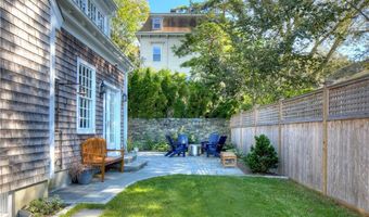 3 Webster Ct, Newport, RI 02840