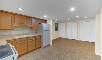 6 Yorkshire Ct, Algonquin, IL 60102