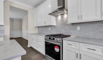 1 Potters Ct, Bayville, NJ 08721