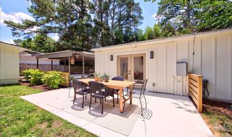 1924 Bentley Pl, Charlotte, NC 28205