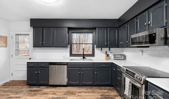 238 Ledbetter Rd, Arden, NC 28704
