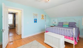 44 Hammond St, Newport, RI 02840