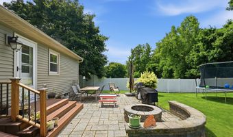 3 S Meadow Dr, Danbury, CT 06811