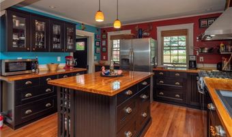 7 Boulevard E, Middletown, RI 02842