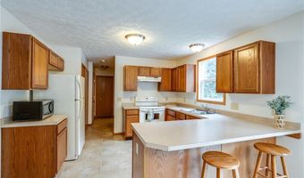 3061 Dover Dr, Akron, OH 44312