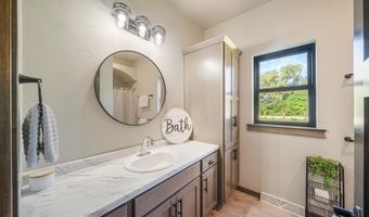 2005 E RIDGE HAVEN Ln, Appleton, WI 54913