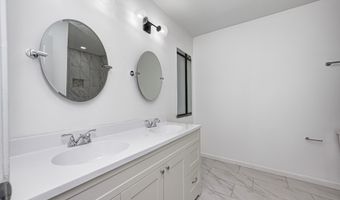5097 Vantage Point Rd B 2, Avon, IN 46123