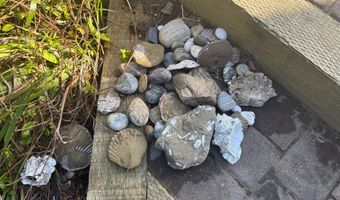 757 NEWPORT Ave SW, Bandon, OR 97411