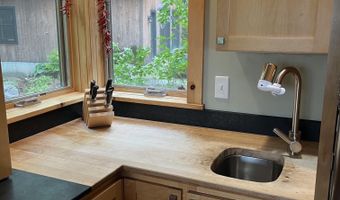 335 Valley View Dr, Addison, VT 05491