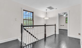 19 CENTER St, Barnegat, NJ 08005