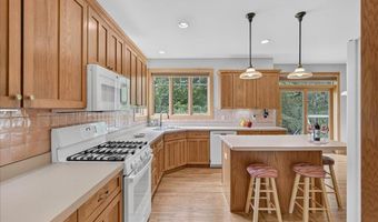 3 Proctor Ct, Albany, NY 12211