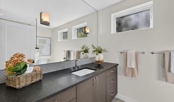 4061 Thornoaks Dr, Ann Arbor, MI 48104