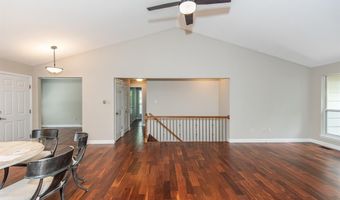 925 Westrun Dr, Ballwin, MO 63021