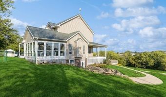 1049 Vine Ave, Riverside, IA 52327