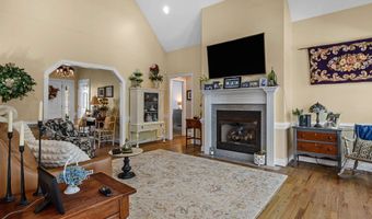 379 Shallowford Dr, Boiling Springs, SC 29316