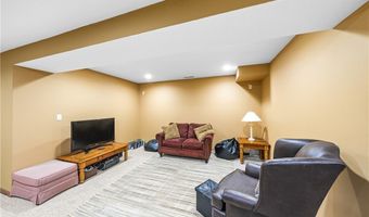 350 ASPEN Ct, Aurora, OH 44202