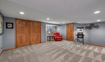 14 Hampton Ct, Algonquin, IL 60102