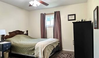 424 Hilltop Rd, Ames, IA 50014