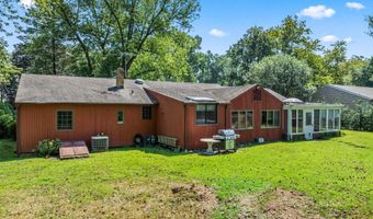 8 Greenwood Pl, Middletown, NJ 07748