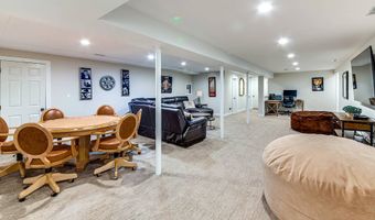 16 Woodedge Cir, Amagansett, NY 11930