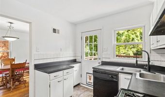 7133 Circleview Dr, Affton, MO 63123