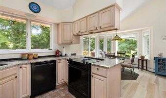 4 Wabasso Ter, Middletown, RI 02842