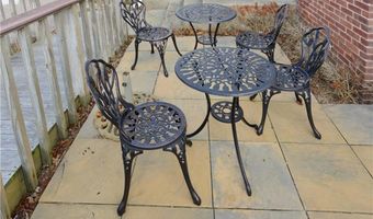 72 E Main Rd, Middletown, RI 02842